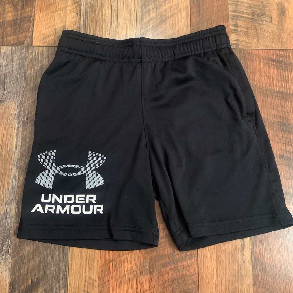 Under Armour Black Athletic Shorts Moisture-Wicking Elastic Waistband